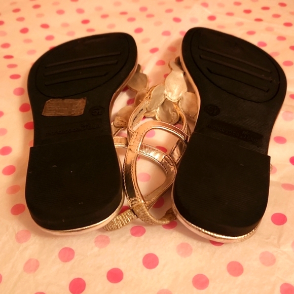 Montego Bay Club Silver thong flat sandal - sz 5.5 - Picture 6 of 7